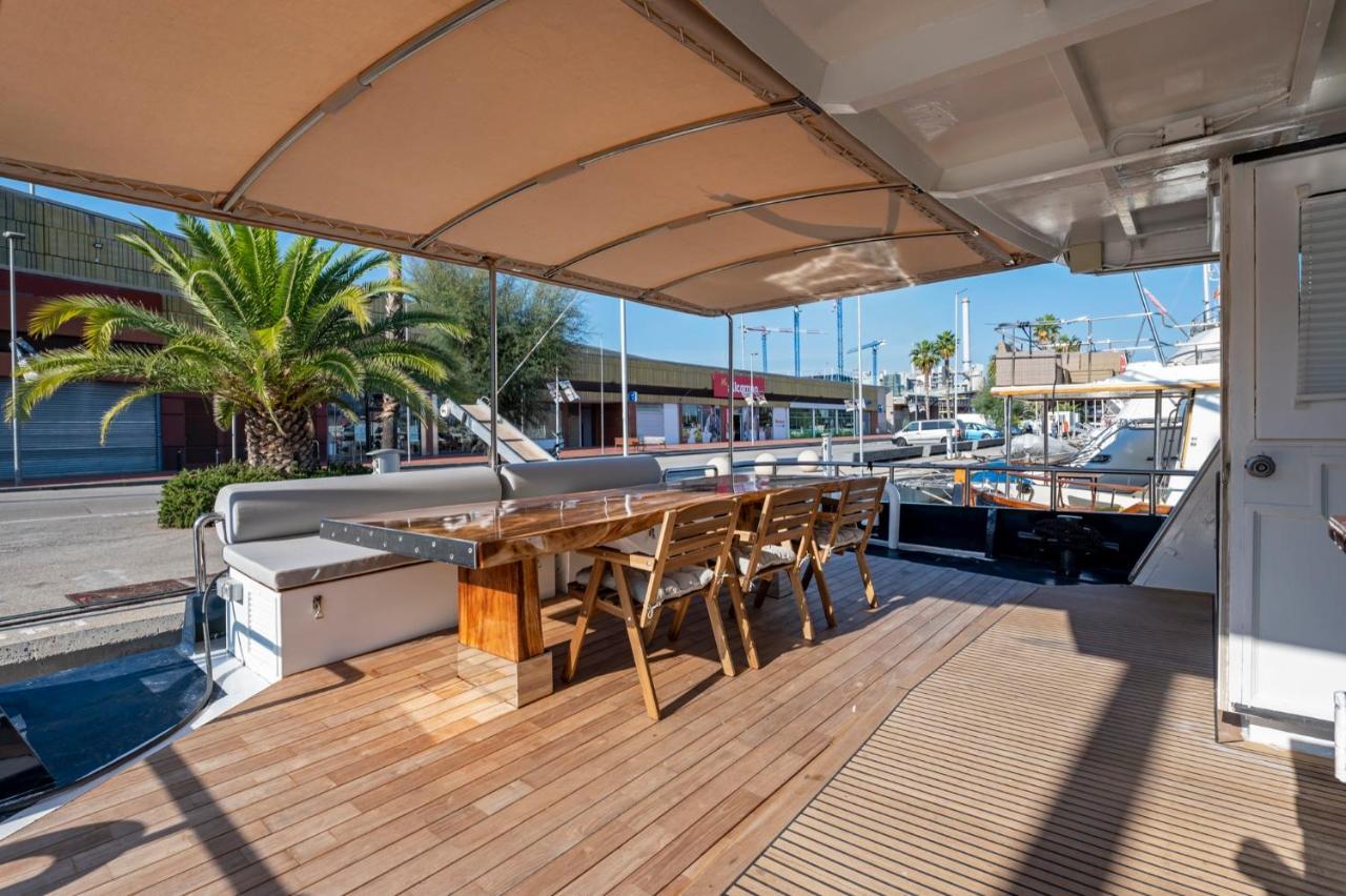 Luxury Boat Hotel Sant Adrià de Besòs Eksteriør billede