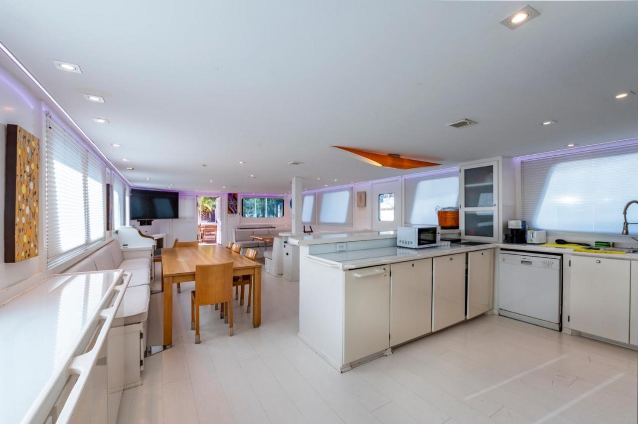 Luxury Boat Hotel Sant Adrià de Besòs Eksteriør billede