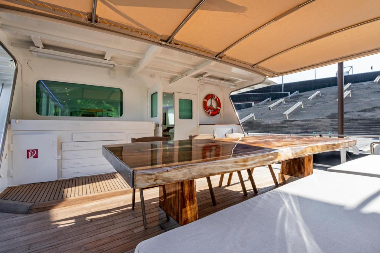 Luxury Boat Hotel Sant Adrià de Besòs Eksteriør billede