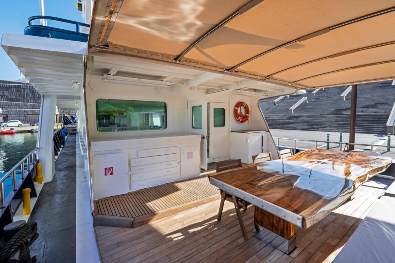 Luxury Boat Hotel Sant Adrià de Besòs Eksteriør billede