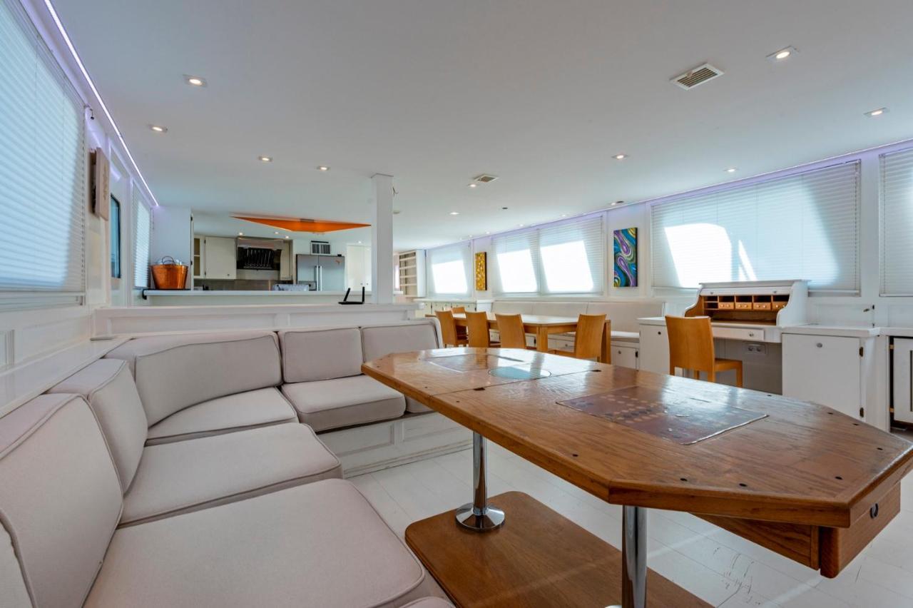 Luxury Boat Hotel Sant Adrià de Besòs Eksteriør billede