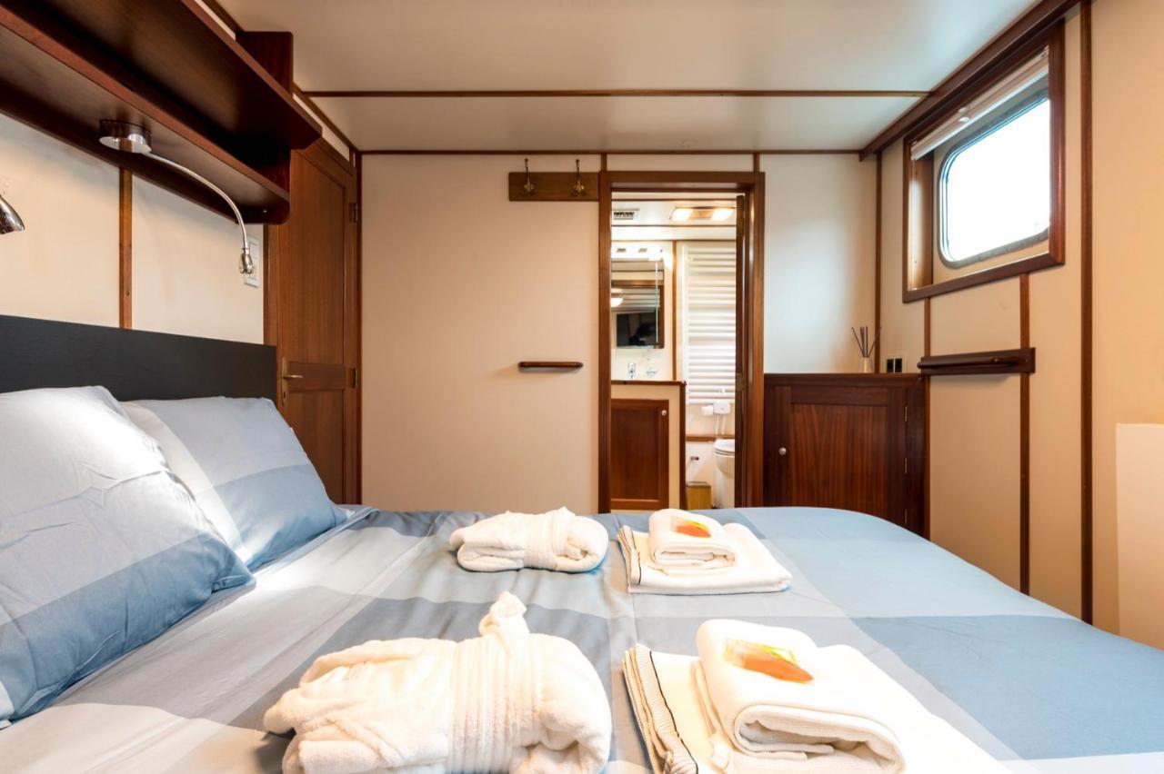 Luxury Boat Hotel Sant Adrià de Besòs Eksteriør billede