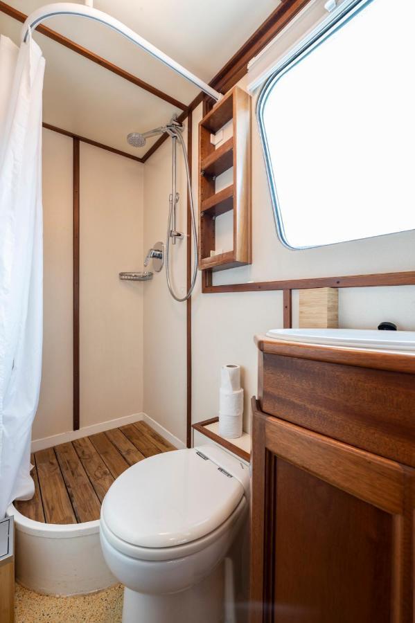Luxury Boat Hotel Sant Adrià de Besòs Eksteriør billede