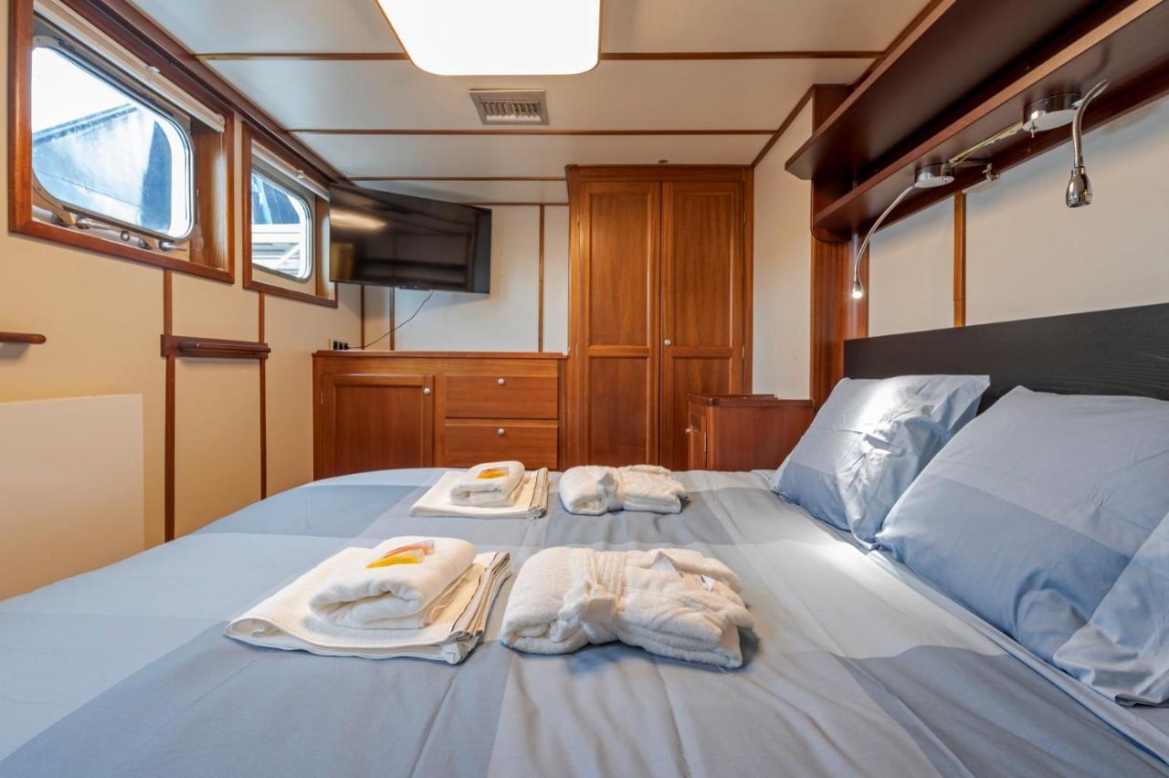 Luxury Boat Hotel Sant Adrià de Besòs Eksteriør billede