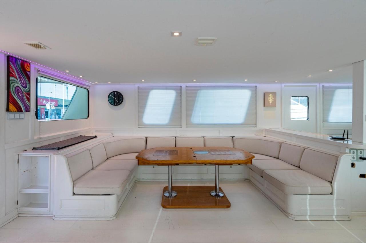 Luxury Boat Hotel Sant Adrià de Besòs Eksteriør billede