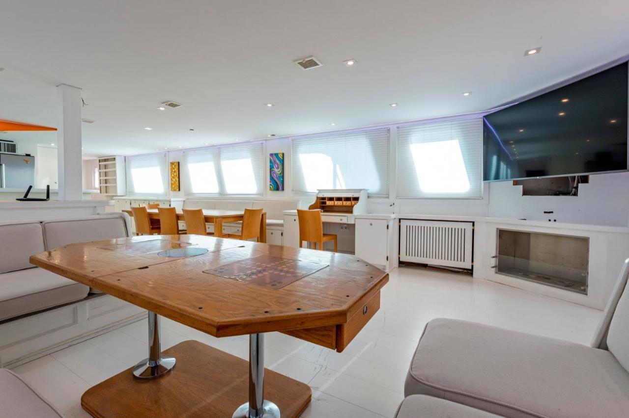 Luxury Boat Hotel Sant Adrià de Besòs Eksteriør billede