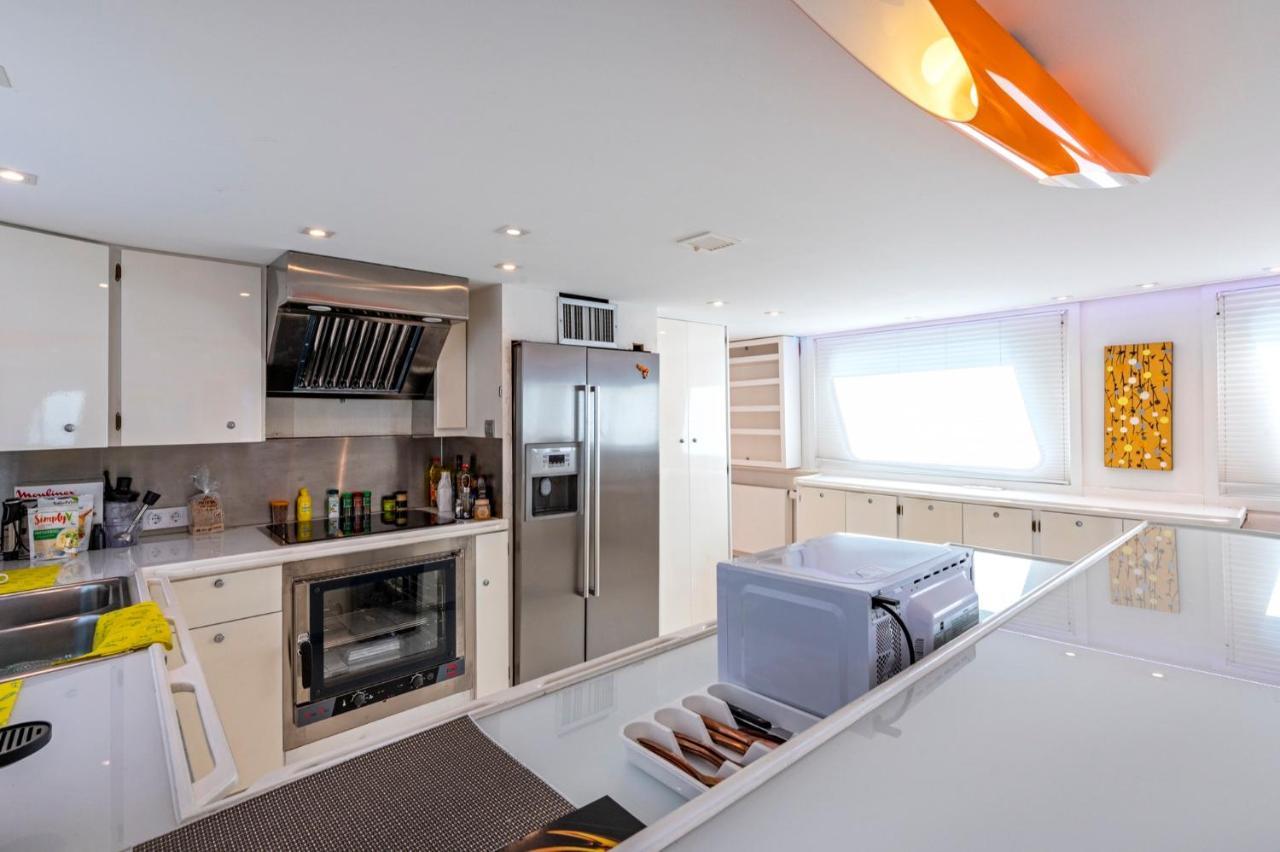 Luxury Boat Hotel Sant Adrià de Besòs Eksteriør billede