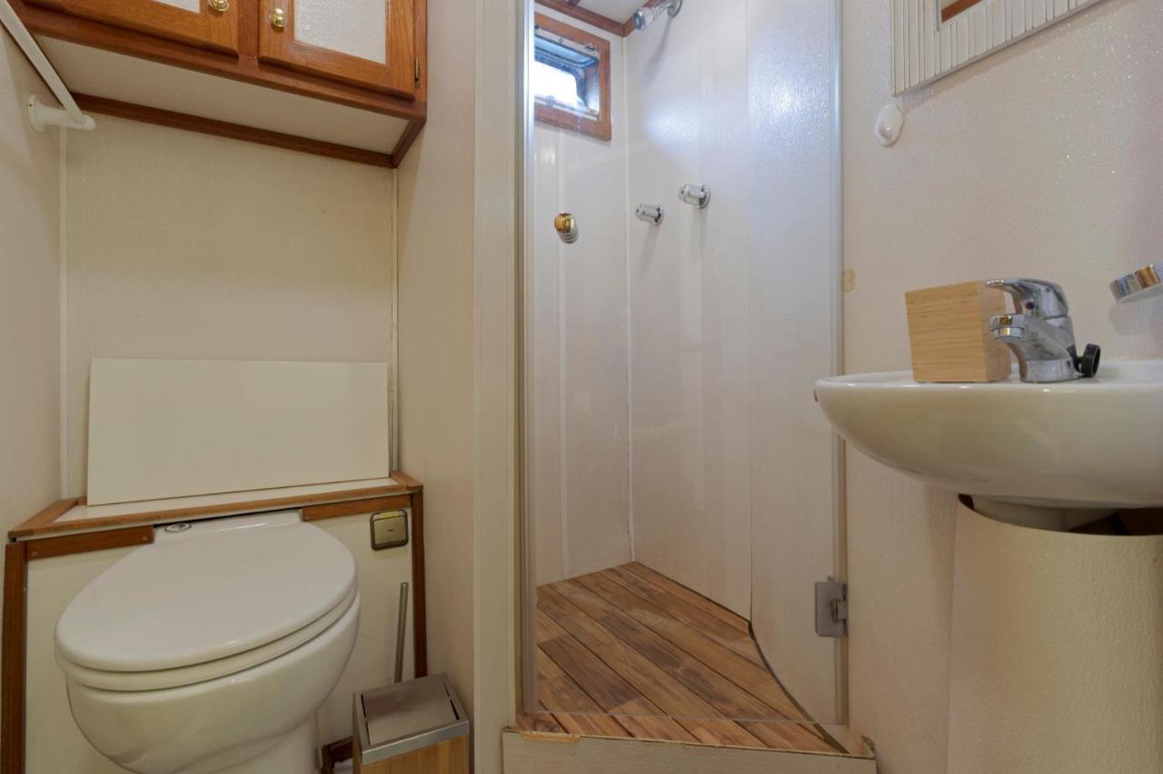 Luxury Boat Hotel Sant Adrià de Besòs Eksteriør billede