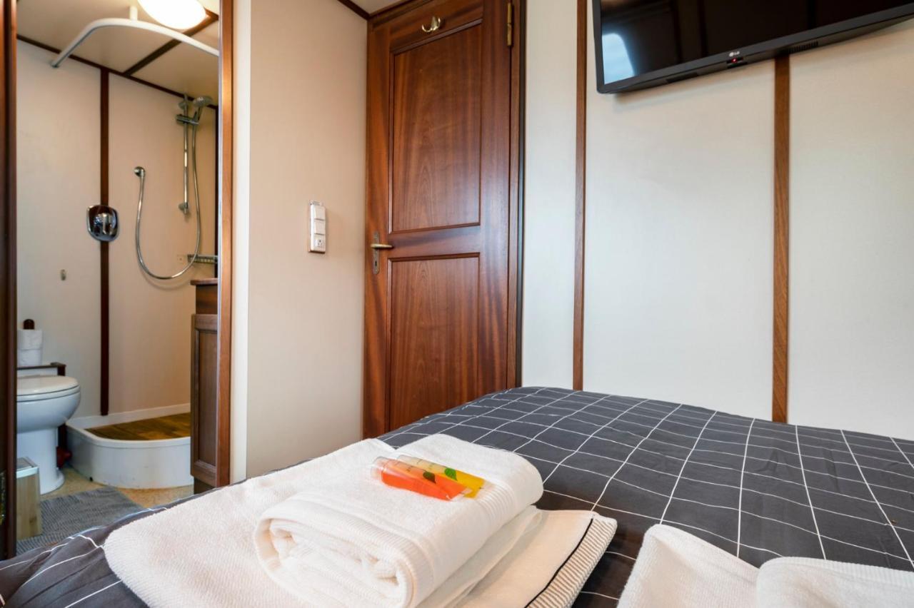 Luxury Boat Hotel Sant Adrià de Besòs Eksteriør billede