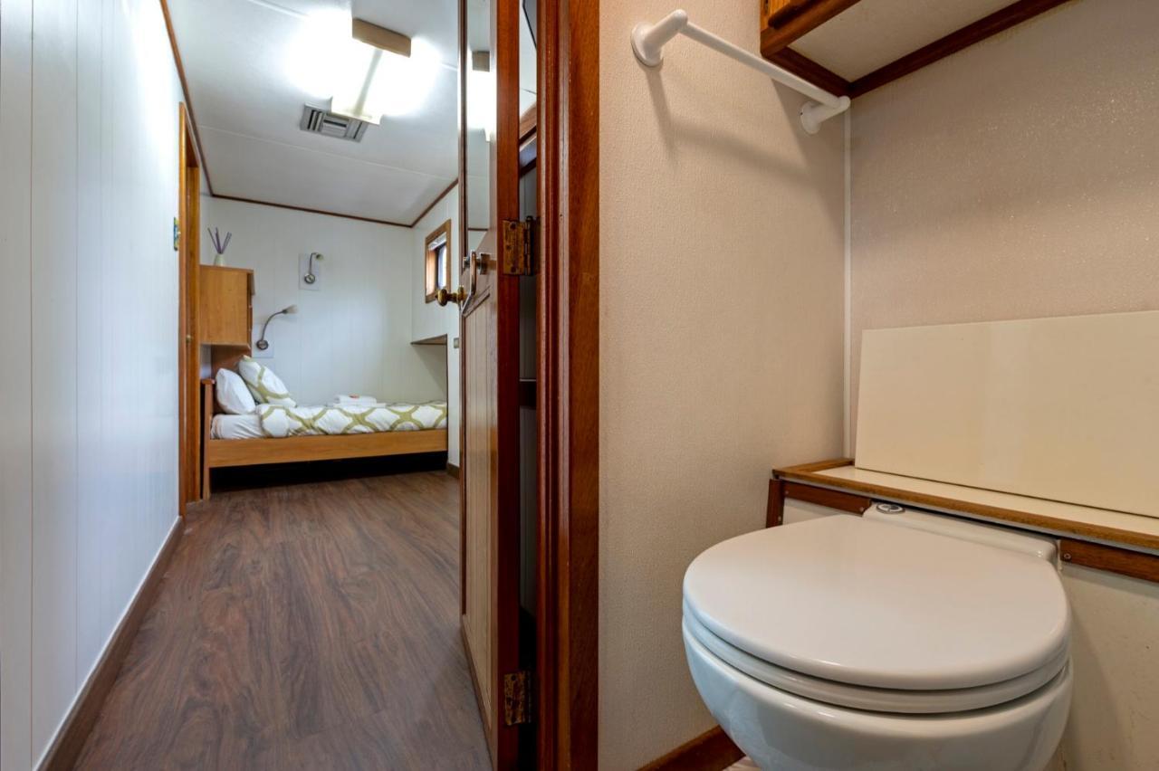 Luxury Boat Hotel Sant Adrià de Besòs Eksteriør billede